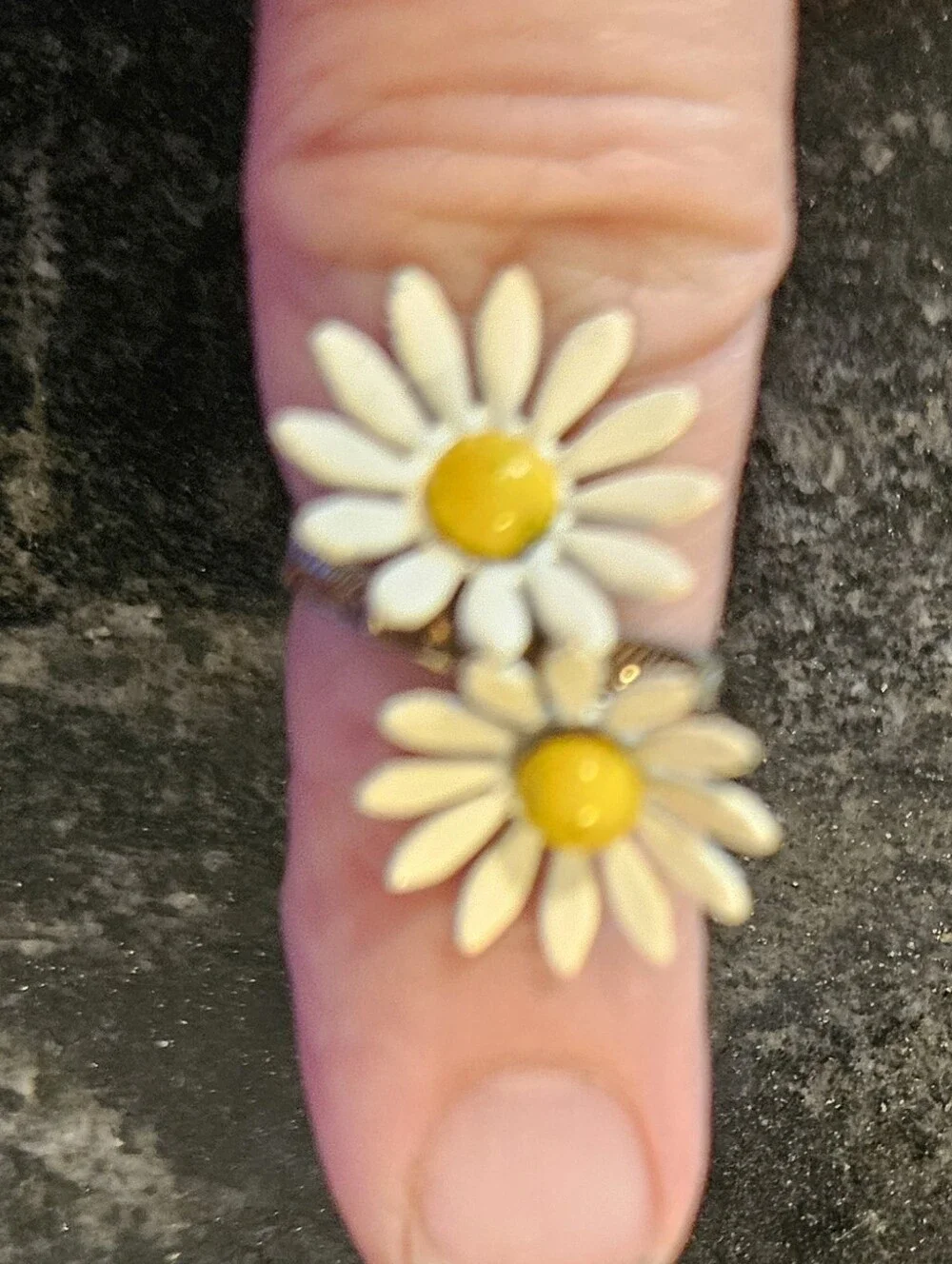 Vintage 1960s Enamel Daisy Bypass Ring - Mod Flower Power Wrap Ring, Excellent C